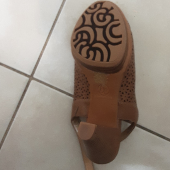 Leather heels - Picture 6 of 6